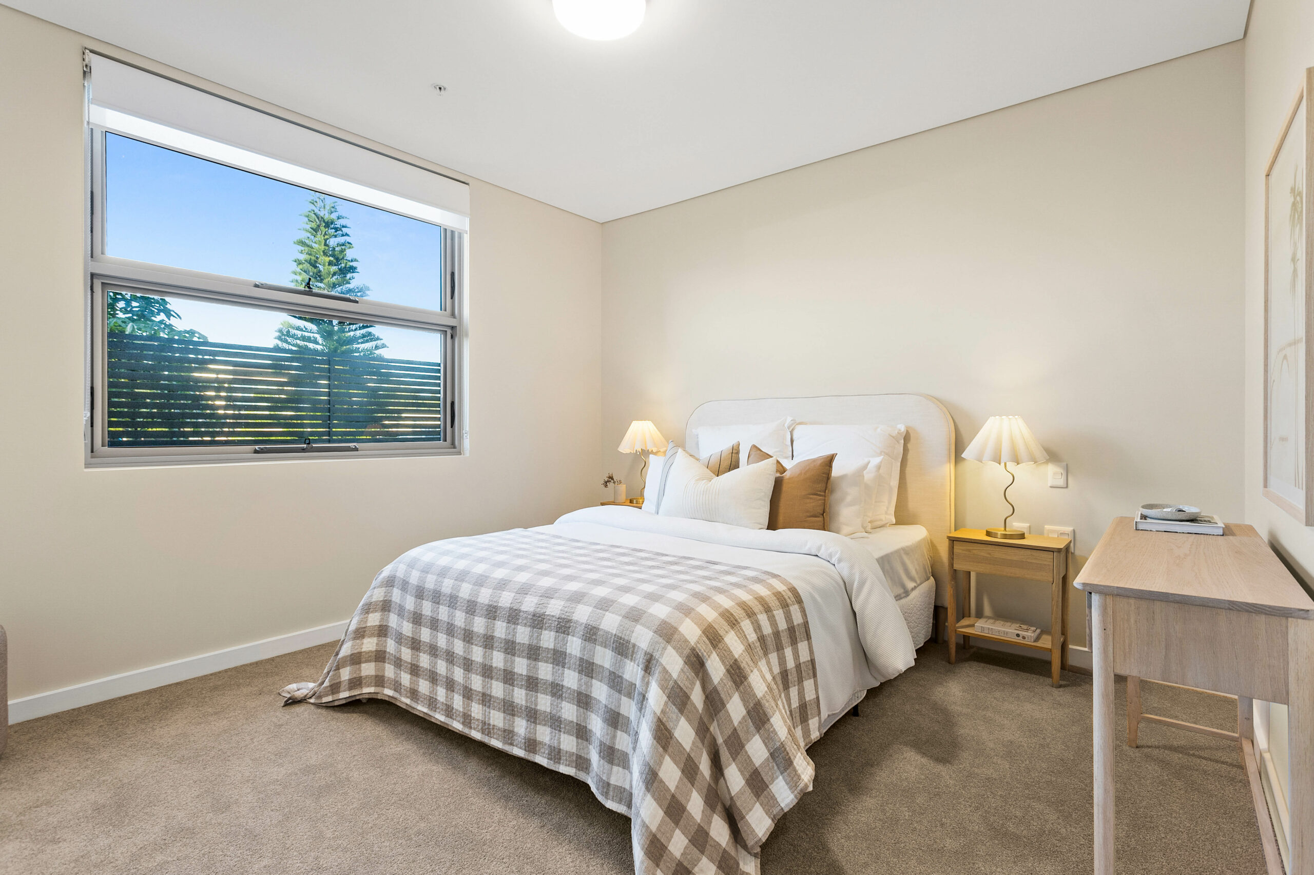 Spinnaker Apartment - Bedroom Alt