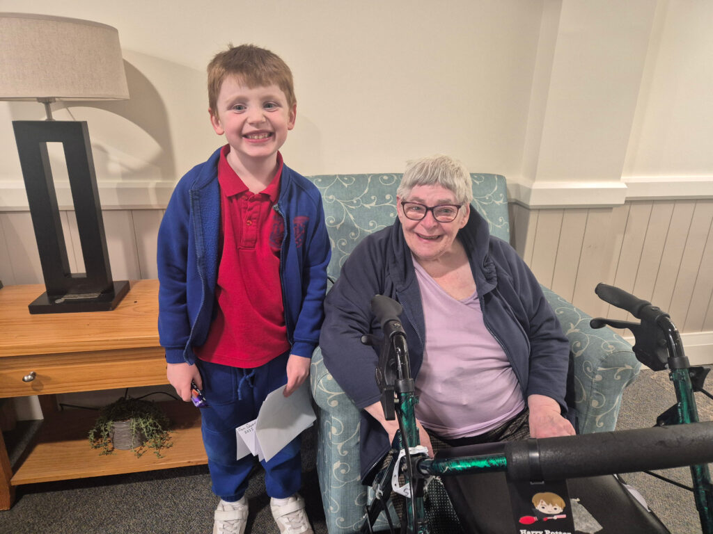 Eddy_Warrigal Volunteer with resident